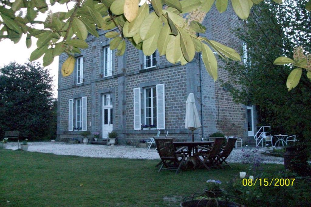 Le Presbytere Bed & Breakfast Saint-Bomer-les-Forges Eksteriør bilde